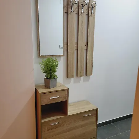 Апартаменти Sunset Studio-cozy Escape With View And Comfort In Скоп'є