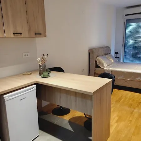 Sunset Studio-cozy Escape With View And Comfort In * Скоп'є